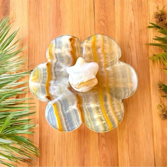 Vintage Carved Onyx Stone Lidded Trinket Dish – Flower Shaped - Picture 6 of 12